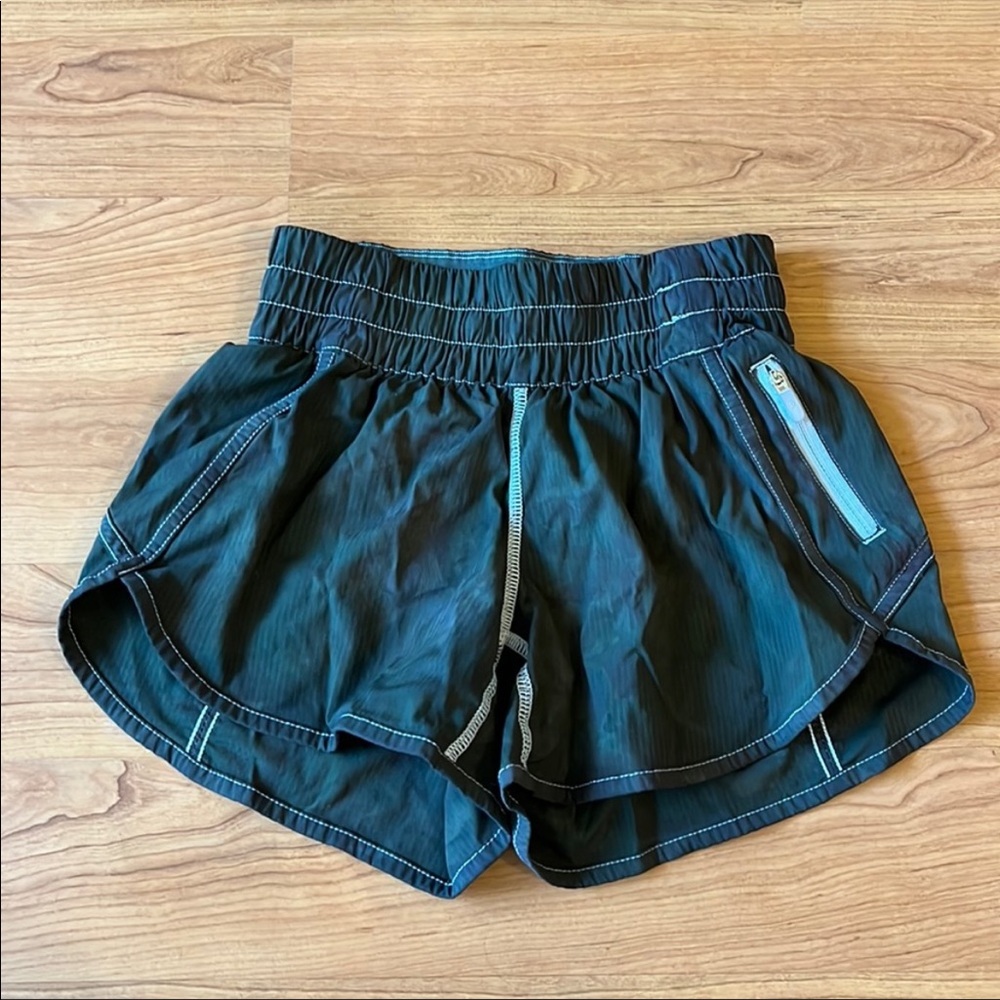 Lululemon Tracker V Shorts 4”